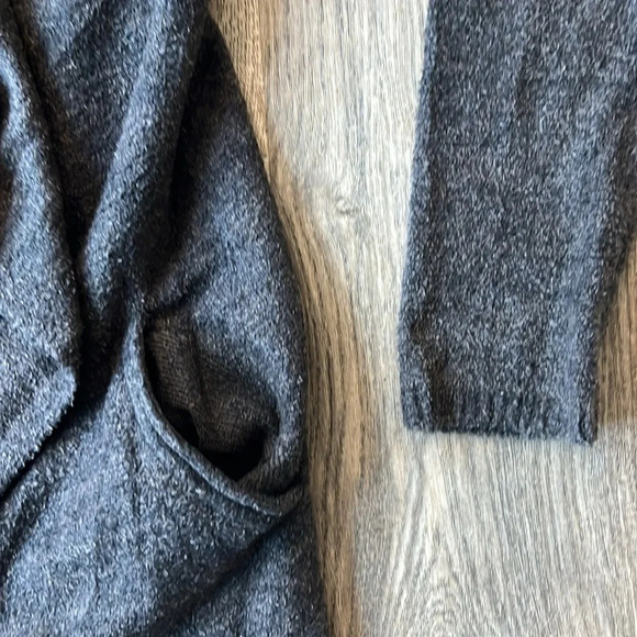 Barefoot Dreams Sweater Gray Cozychic Lite Island Wrap Size Small Medium - Picture 4 of 11